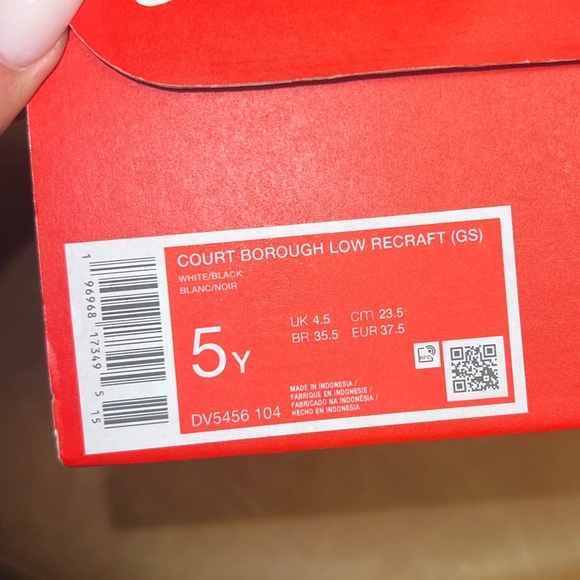 Nike Classic White and Black Sneakers - Picture 5 of 5